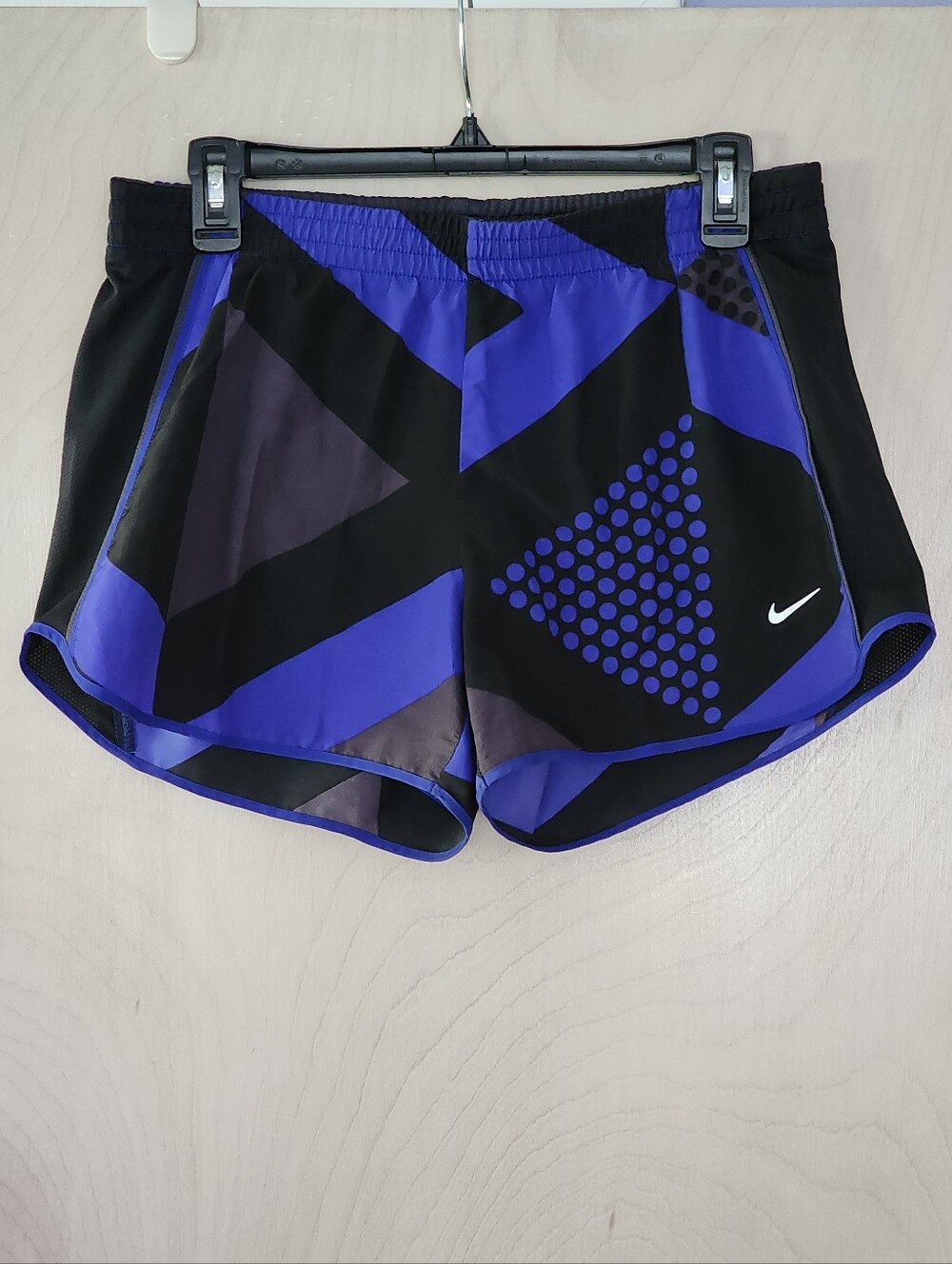 Nike Women’s Blue & Black Geometric Athletic Shorts M